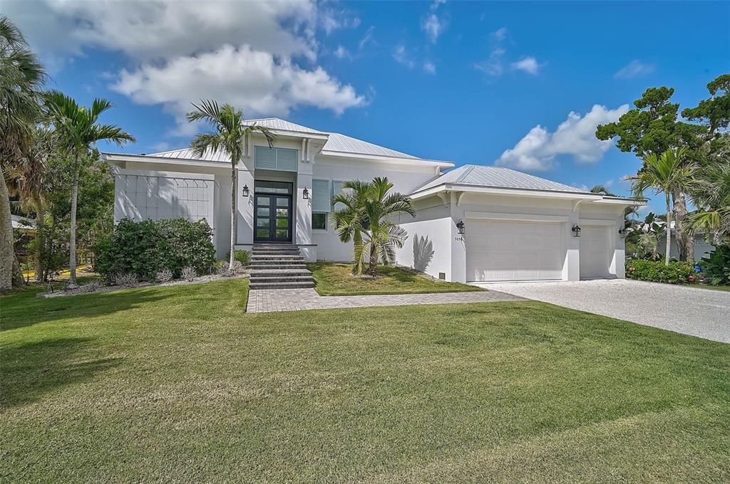 For Sale: $3,500,000 (3 beds, 3 baths, 3471 Square Feet)