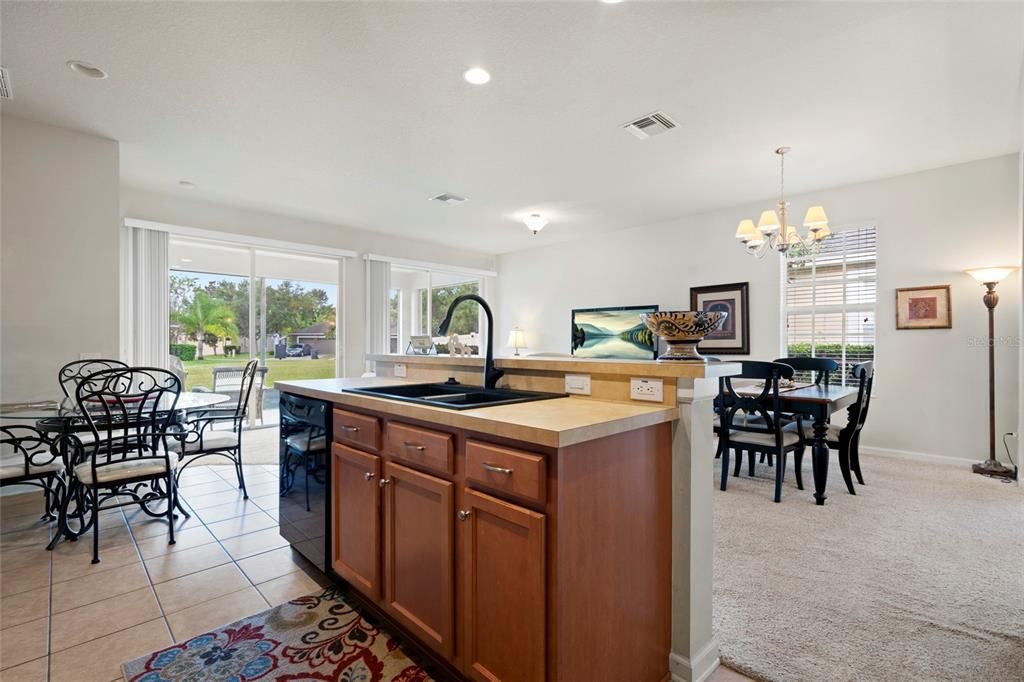 For Sale: $239,900 (2 beds, 2 baths, 1524 Square Feet)