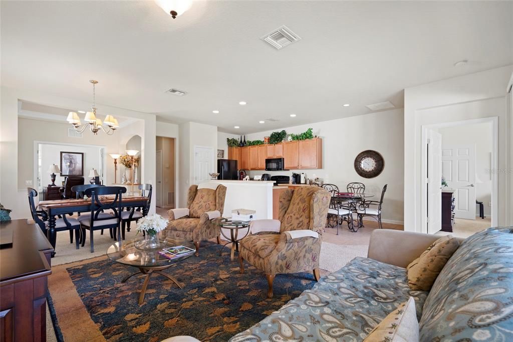 For Sale: $239,900 (2 beds, 2 baths, 1524 Square Feet)