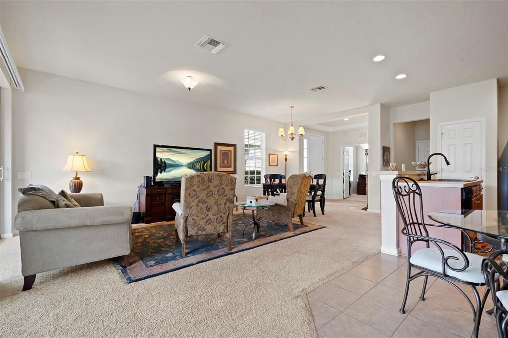 For Sale: $239,900 (2 beds, 2 baths, 1524 Square Feet)