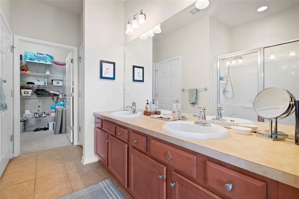 For Sale: $239,900 (2 beds, 2 baths, 1524 Square Feet)