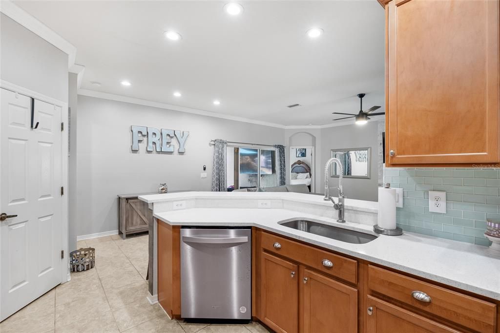 На продажу: $539,000 (4 спален, 3 ванн, 2276 Квадратных фут)