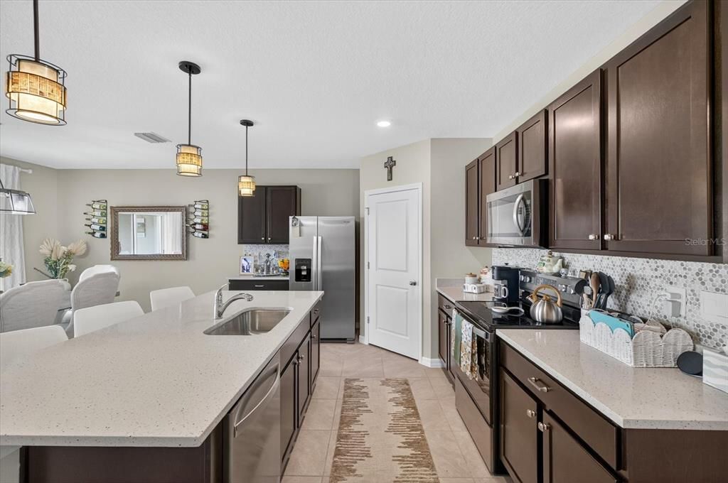 На продажу: $445,000 (4 спален, 2 ванн, 1846 Квадратных фут)