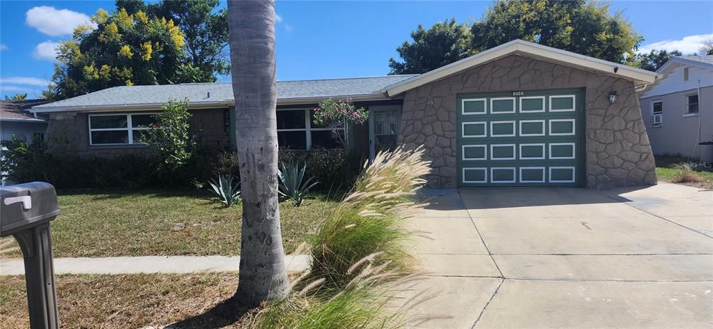 Под контрактом: $185,000 (3 спален, 2 ванн, 1762 Квадратных фут)