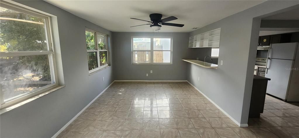 Под контрактом: $185,000 (3 спален, 2 ванн, 1762 Квадратных фут)