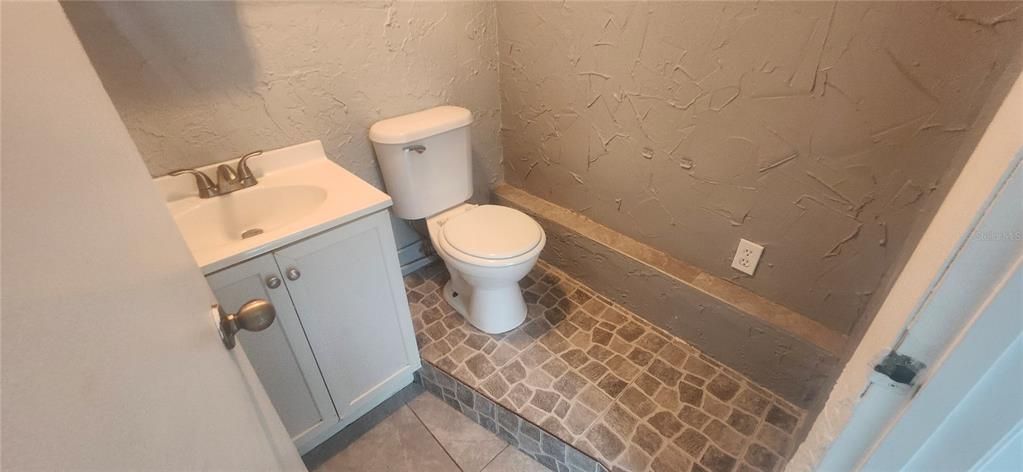 Под контрактом: $185,000 (3 спален, 2 ванн, 1762 Квадратных фут)