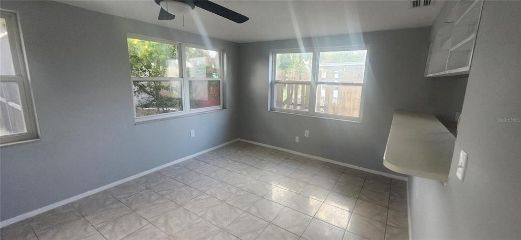 Под контрактом: $185,000 (3 спален, 2 ванн, 1762 Квадратных фут)