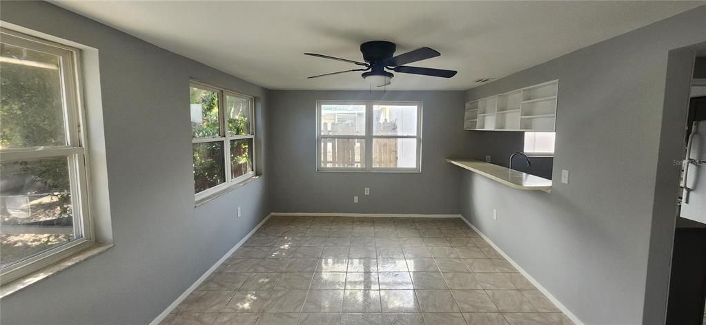 Под контрактом: $185,000 (3 спален, 2 ванн, 1762 Квадратных фут)