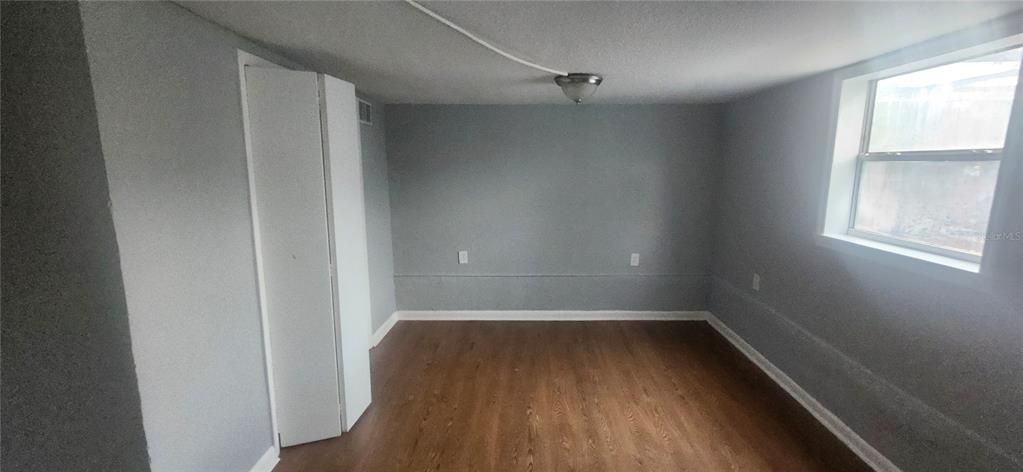 Под контрактом: $185,000 (3 спален, 2 ванн, 1762 Квадратных фут)