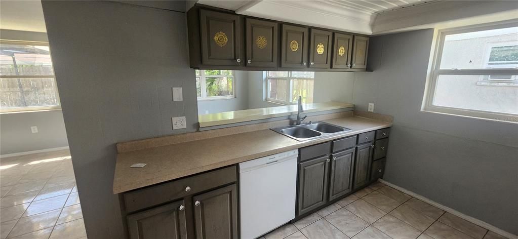 Под контрактом: $185,000 (3 спален, 2 ванн, 1762 Квадратных фут)