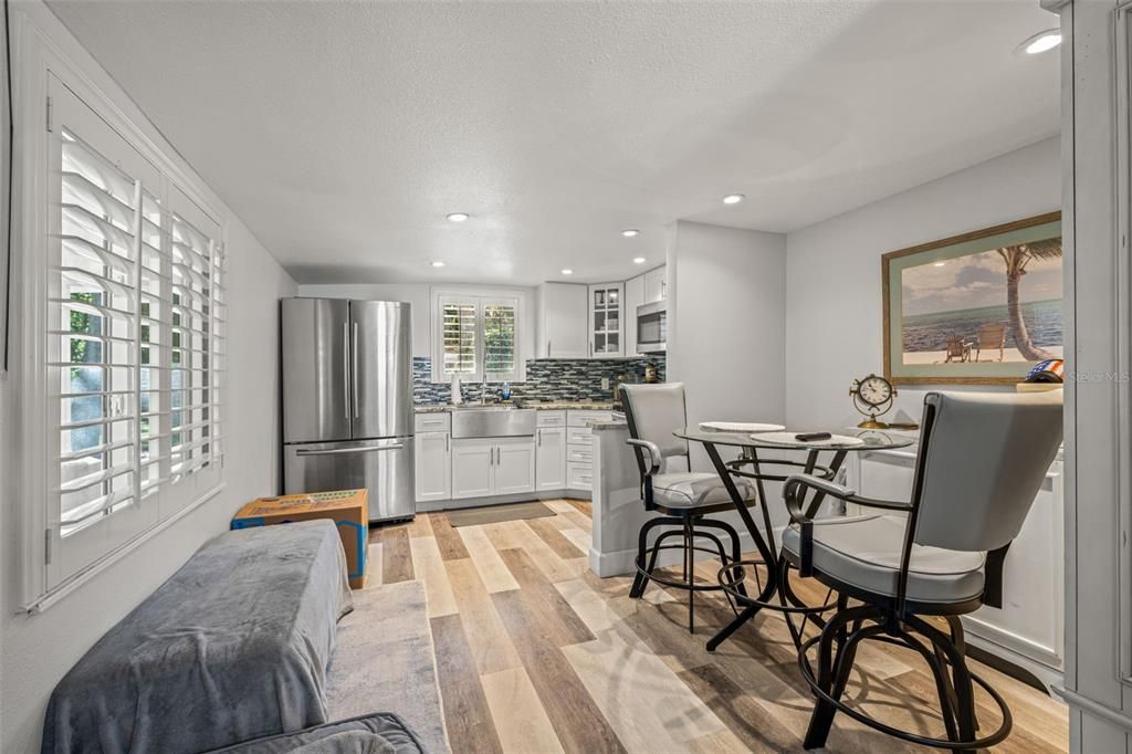 待售: $430,000 (2 贝兹, 1 浴室, 1071 平方英尺)