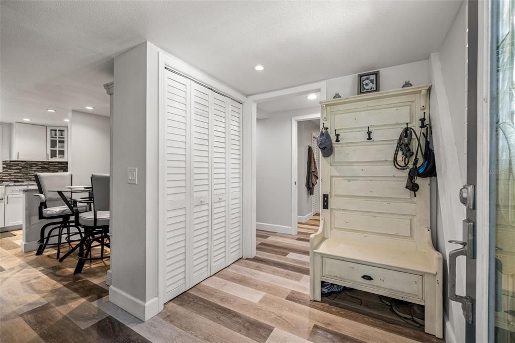 待售: $430,000 (2 贝兹, 1 浴室, 1071 平方英尺)