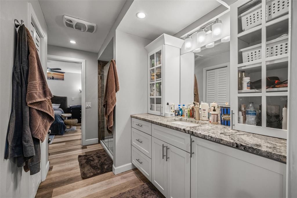 待售: $430,000 (2 贝兹, 1 浴室, 1071 平方英尺)