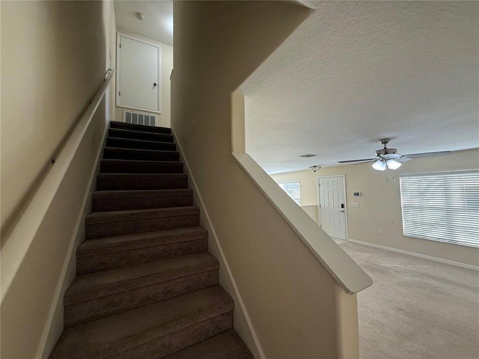 合同活跃: $185,000 (3 贝兹, 2 浴室, 1302 平方英尺)