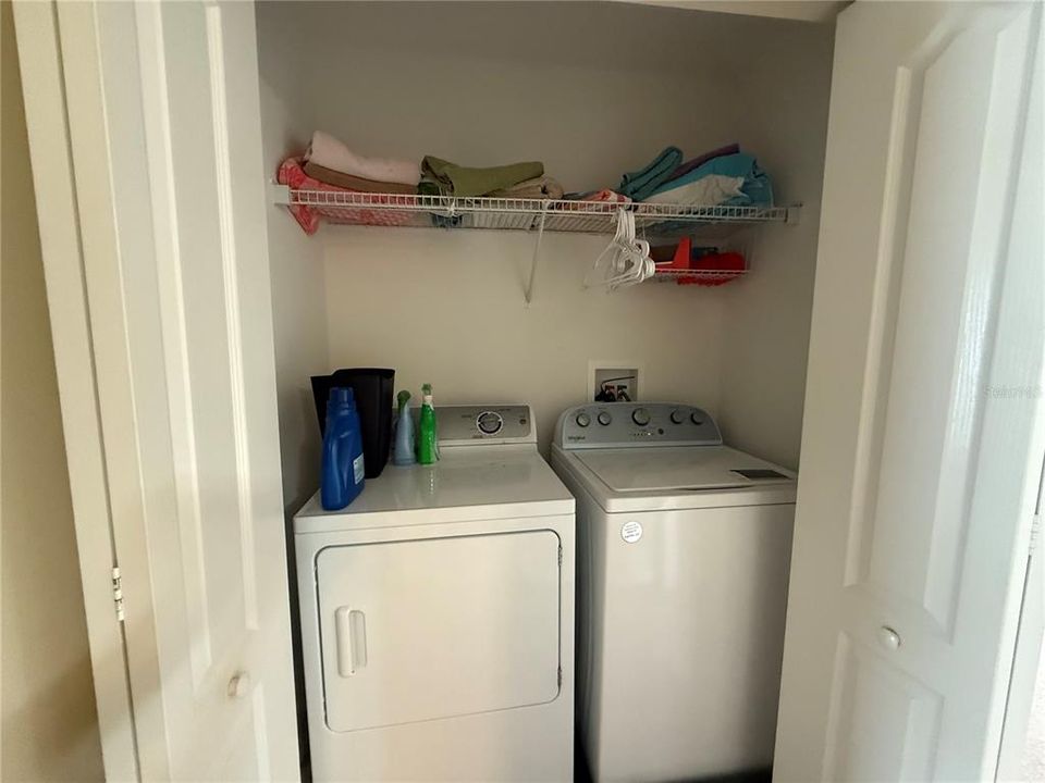 合同活跃: $185,000 (3 贝兹, 2 浴室, 1302 平方英尺)