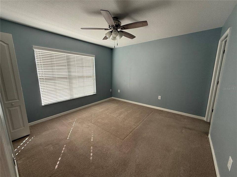 合同活跃: $185,000 (3 贝兹, 2 浴室, 1302 平方英尺)