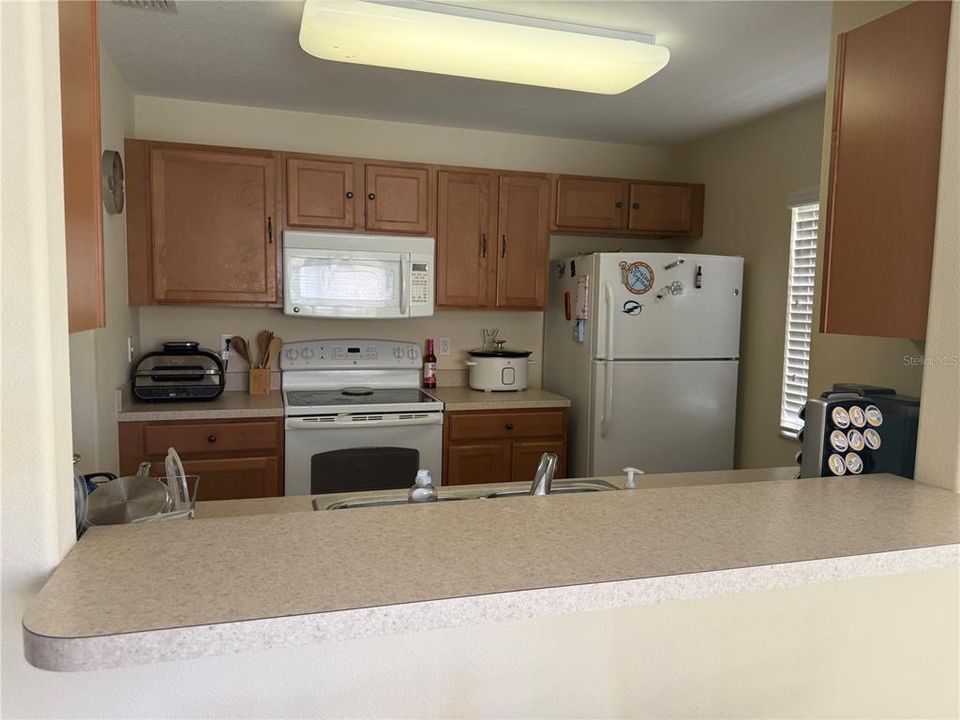 合同活跃: $185,000 (3 贝兹, 2 浴室, 1302 平方英尺)