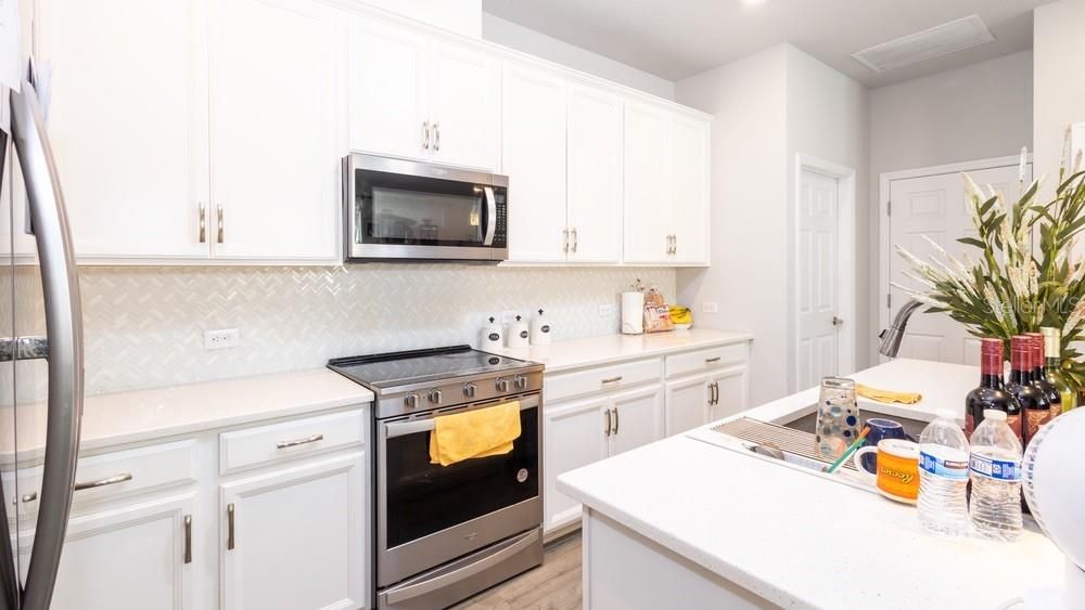 Active With Contract: $380,000 (3 beds, 2 baths, 1620 Square Feet)