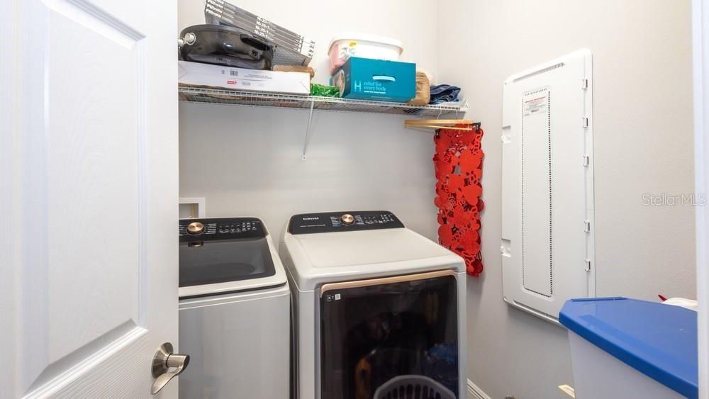 Active With Contract: $380,000 (3 beds, 2 baths, 1620 Square Feet)