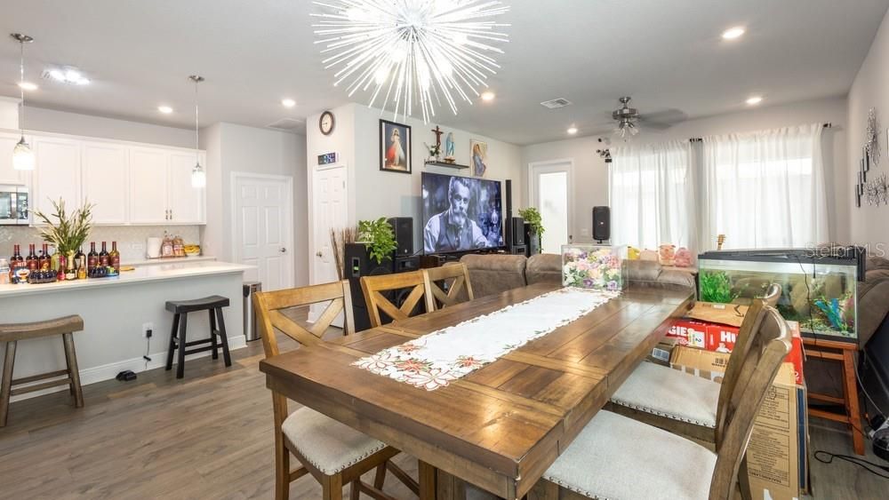 Active With Contract: $380,000 (3 beds, 2 baths, 1620 Square Feet)