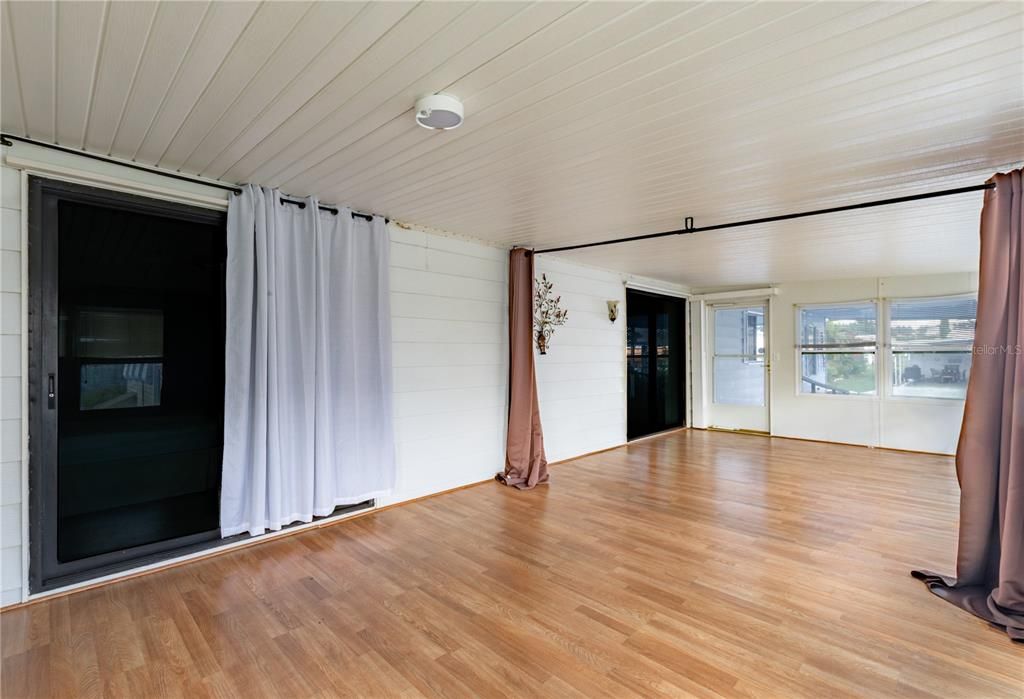 合同活跃: $159,900 (2 贝兹, 2 浴室, 1440 平方英尺)