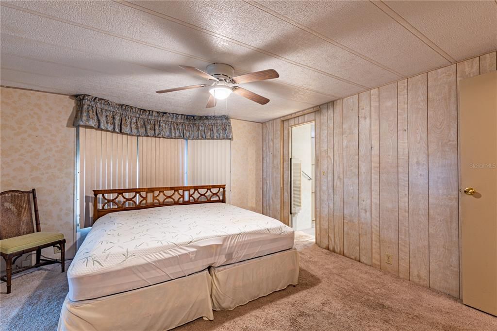 合同活跃: $159,900 (2 贝兹, 2 浴室, 1440 平方英尺)