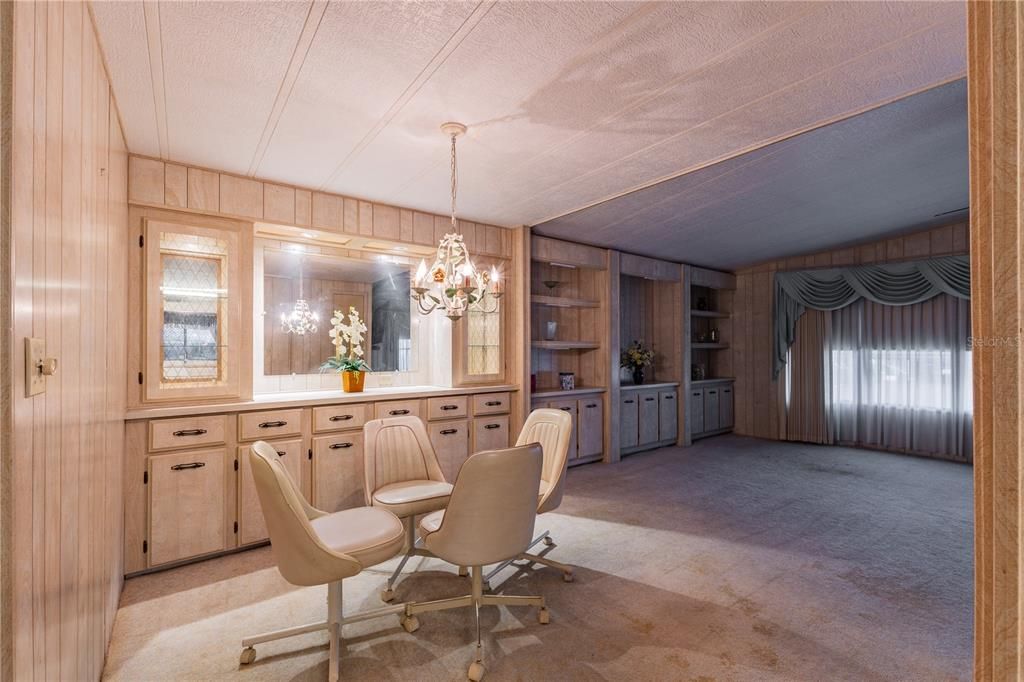 合同活跃: $159,900 (2 贝兹, 2 浴室, 1440 平方英尺)