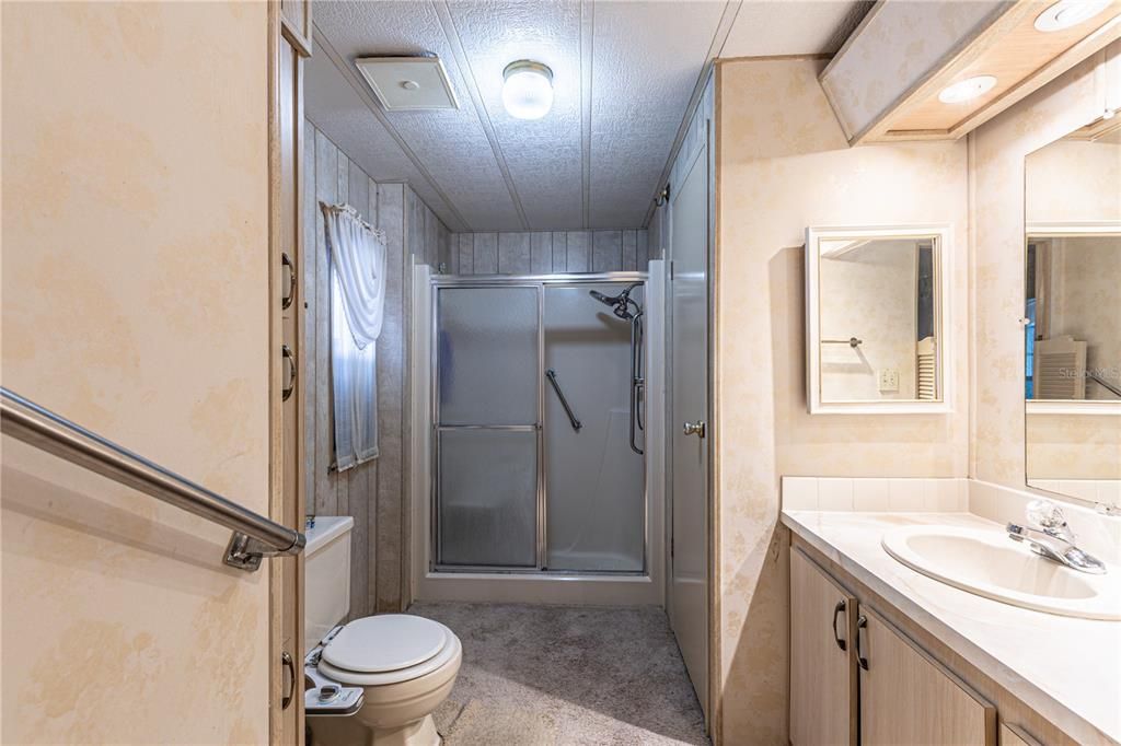 合同活跃: $159,900 (2 贝兹, 2 浴室, 1440 平方英尺)