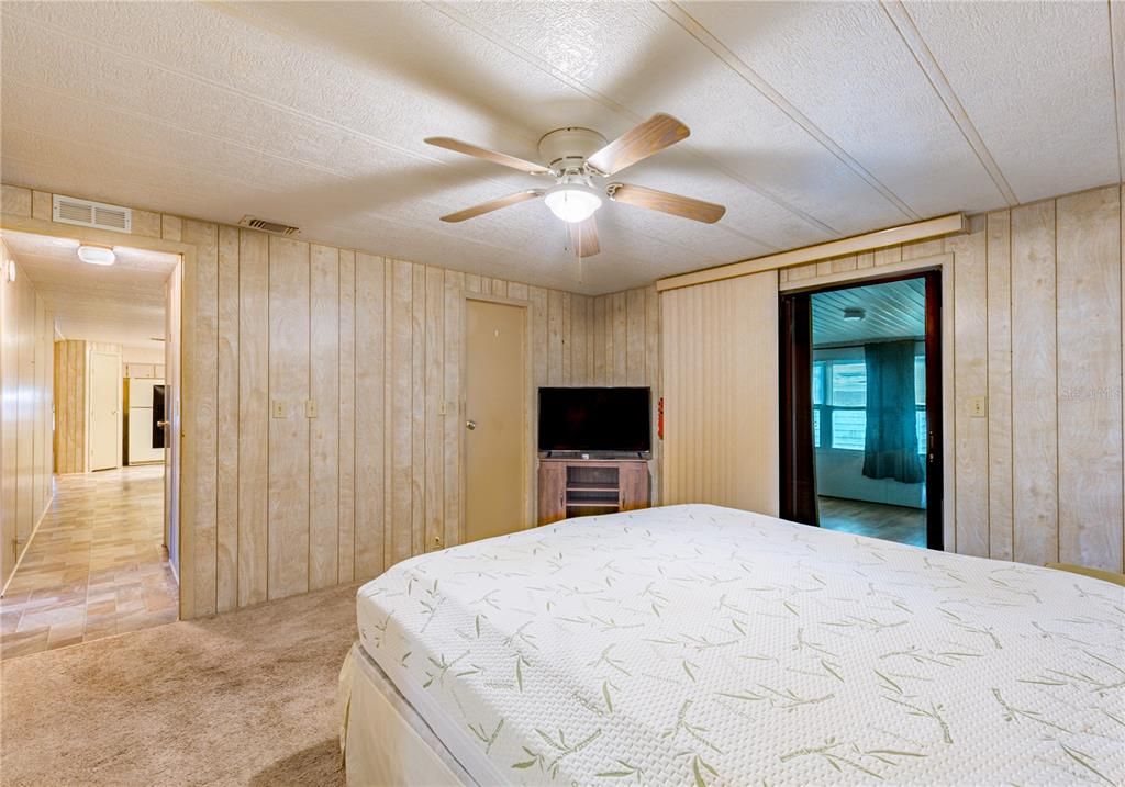 合同活跃: $159,900 (2 贝兹, 2 浴室, 1440 平方英尺)