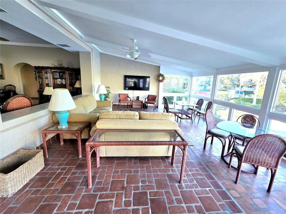 待售: $390,000 (2 贝兹, 2 浴室, 1550 平方英尺)