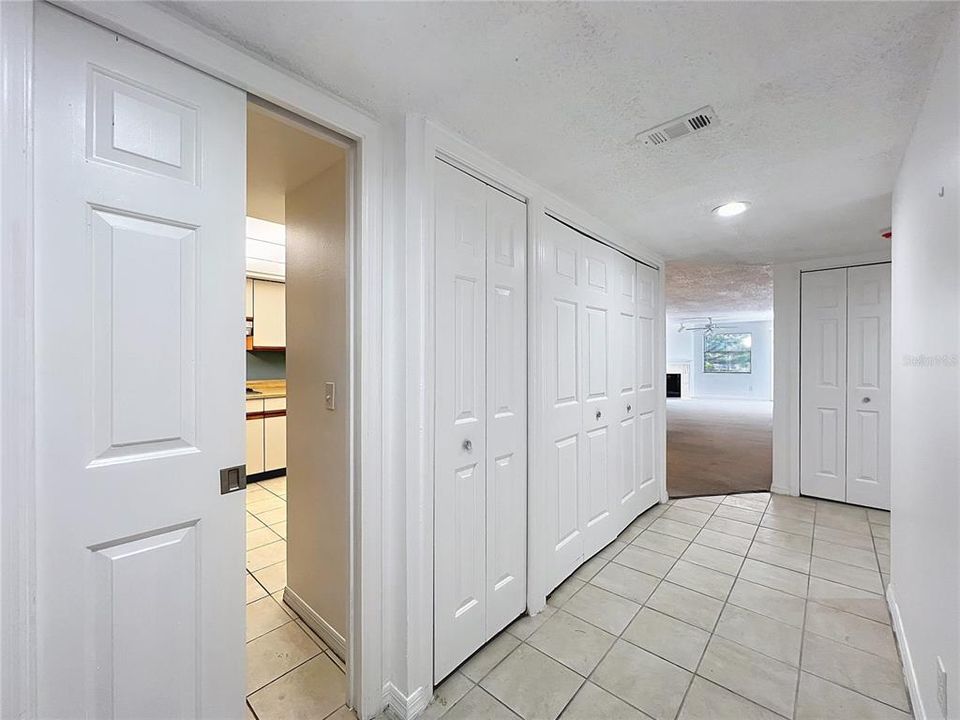 待售: $390,000 (2 贝兹, 2 浴室, 1550 平方英尺)