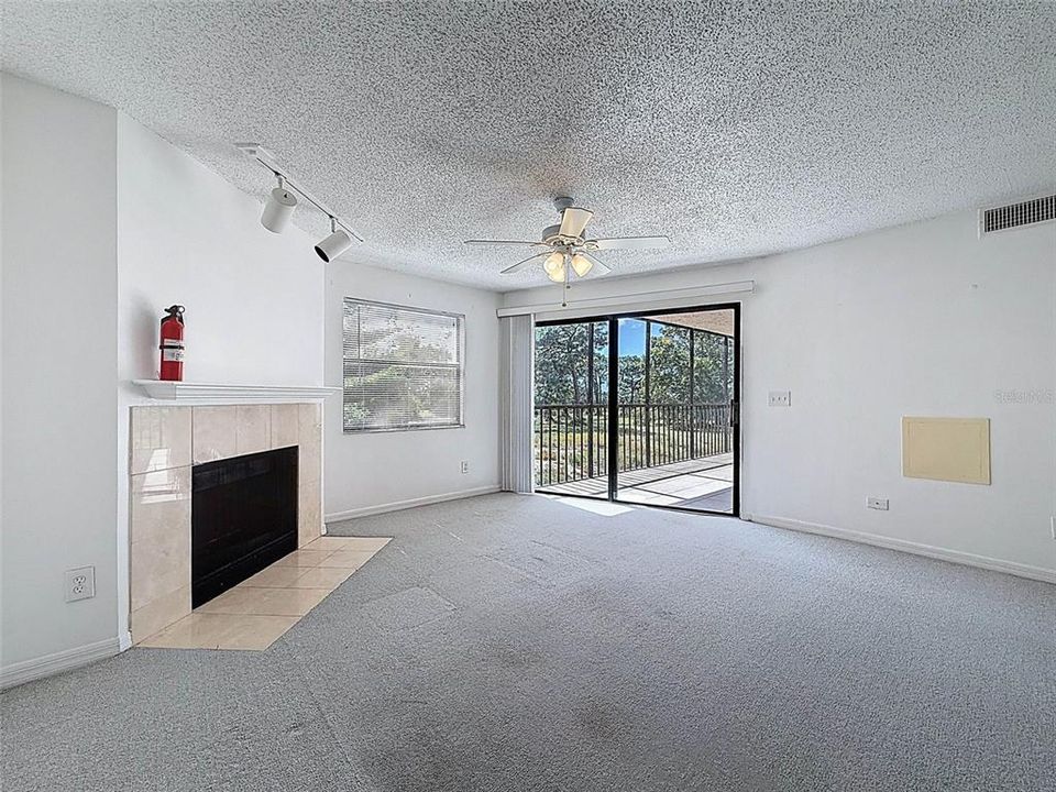 待售: $390,000 (2 贝兹, 2 浴室, 1550 平方英尺)