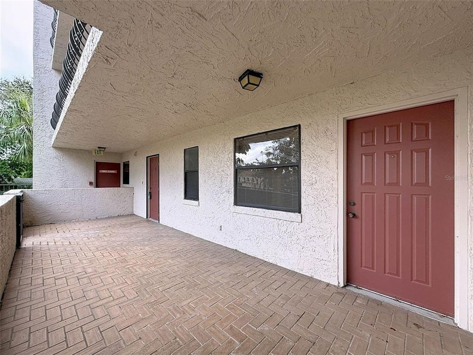 待售: $390,000 (2 贝兹, 2 浴室, 1550 平方英尺)