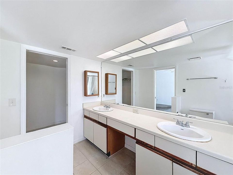 待售: $390,000 (2 贝兹, 2 浴室, 1550 平方英尺)