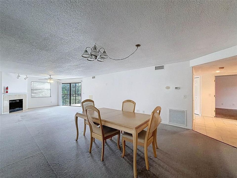 待售: $390,000 (2 贝兹, 2 浴室, 1550 平方英尺)