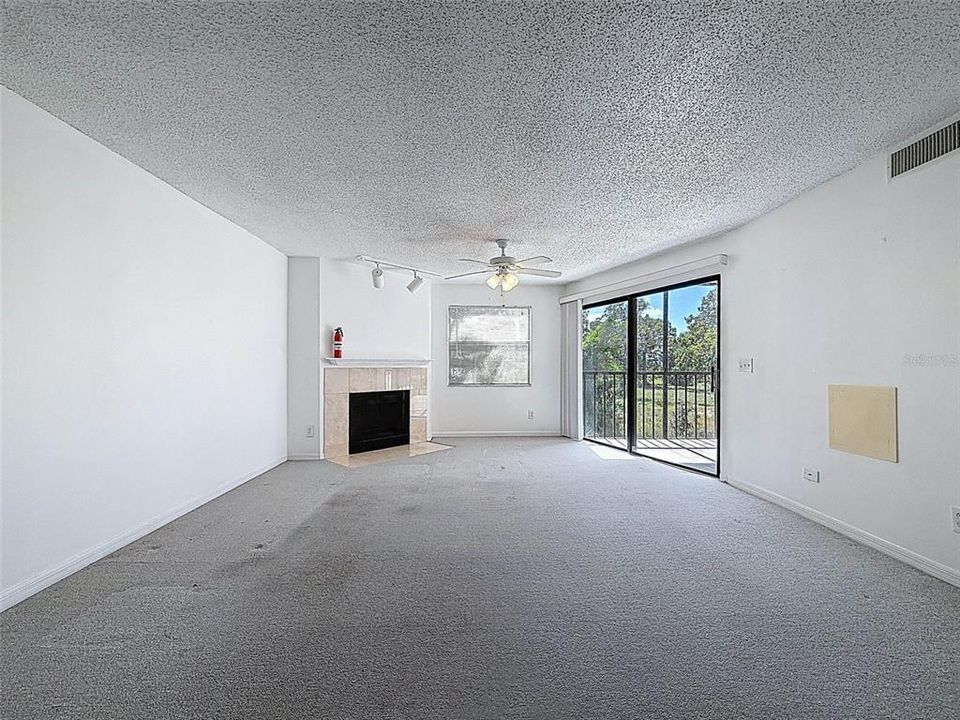 待售: $390,000 (2 贝兹, 2 浴室, 1550 平方英尺)