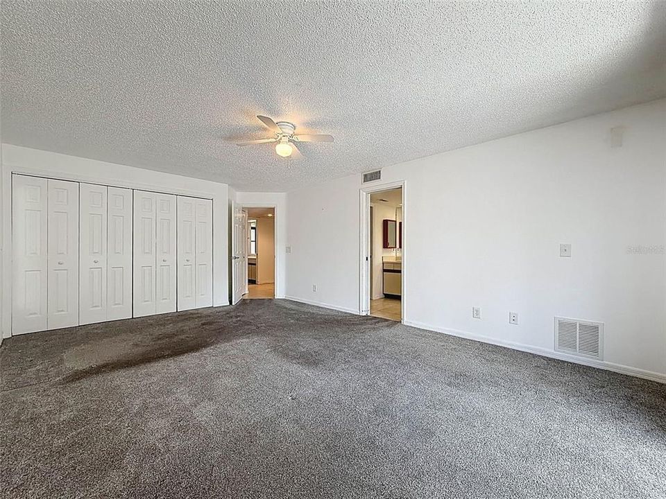 待售: $390,000 (2 贝兹, 2 浴室, 1550 平方英尺)