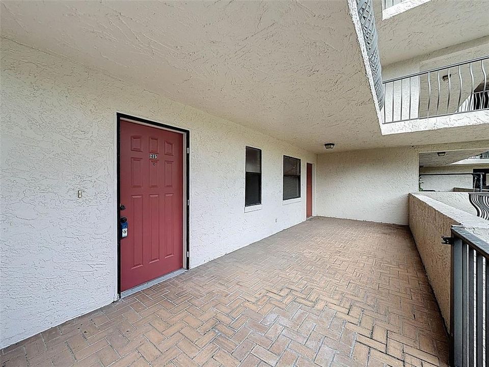 待售: $390,000 (2 贝兹, 2 浴室, 1550 平方英尺)