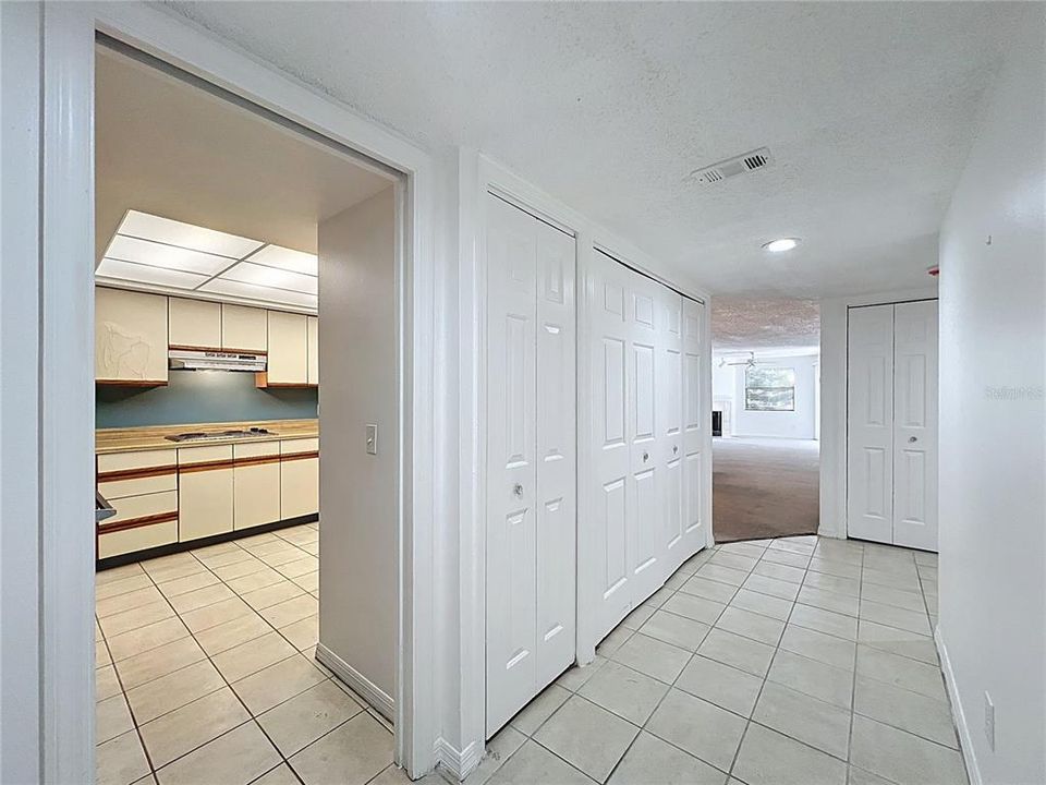 待售: $390,000 (2 贝兹, 2 浴室, 1550 平方英尺)