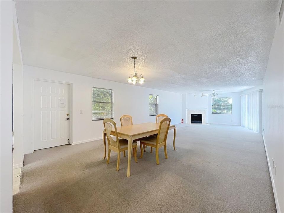 待售: $390,000 (2 贝兹, 2 浴室, 1550 平方英尺)