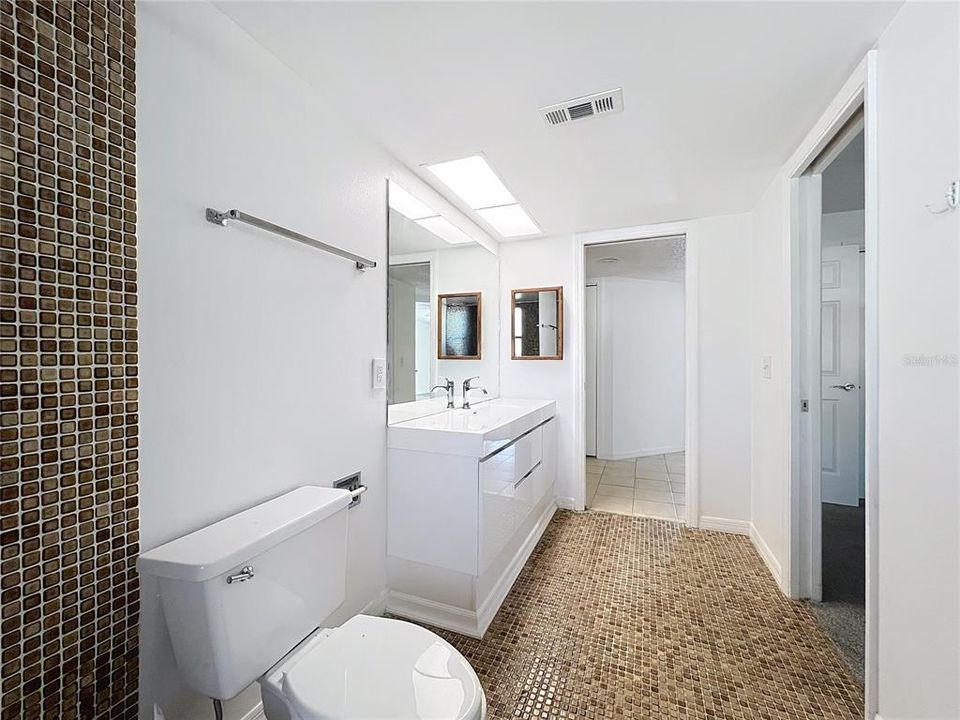 待售: $390,000 (2 贝兹, 2 浴室, 1550 平方英尺)