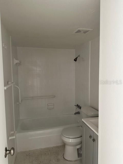 For Rent: $1,300 (1 beds, 1 baths, 560 Square Feet)