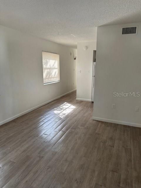 For Rent: $1,300 (1 beds, 1 baths, 560 Square Feet)