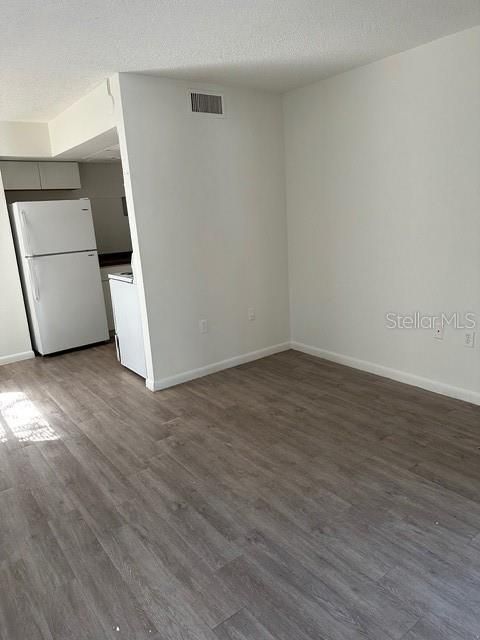 For Rent: $1,300 (1 beds, 1 baths, 560 Square Feet)