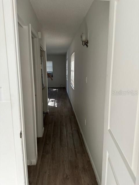 For Rent: $1,300 (1 beds, 1 baths, 560 Square Feet)