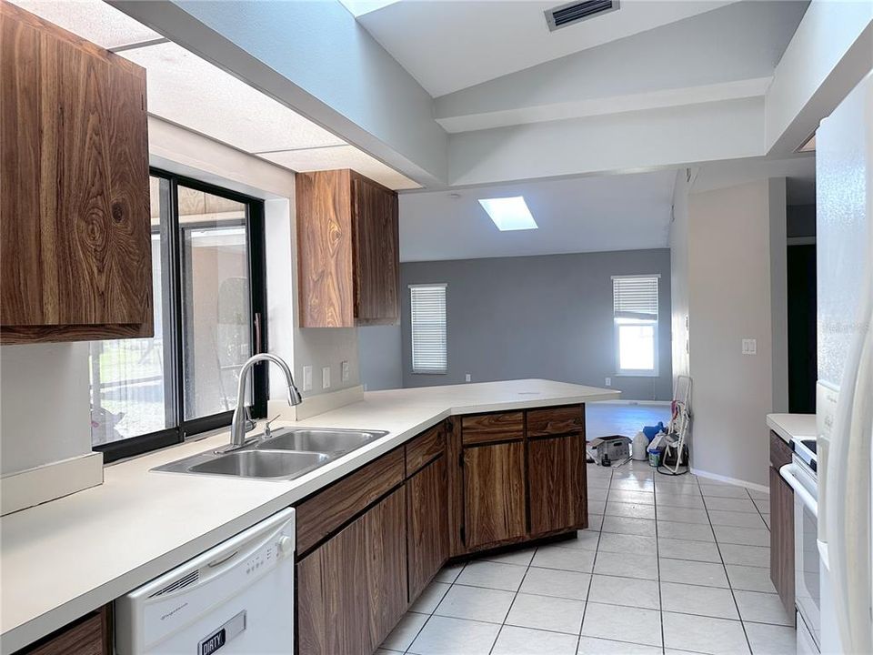 En Renta: $2,000 (3 camas, 2 baños, 2097 Pies cuadrados)