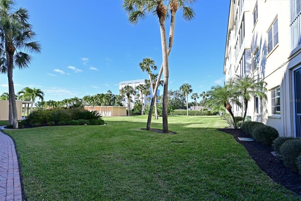 出租: $10,000 (2 贝兹, 2 浴室, 1115 平方英尺)