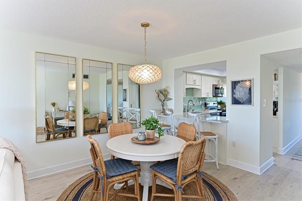 出租: $10,000 (2 贝兹, 2 浴室, 1115 平方英尺)