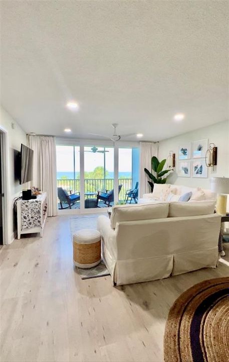 出租: $10,000 (2 贝兹, 2 浴室, 1115 平方英尺)