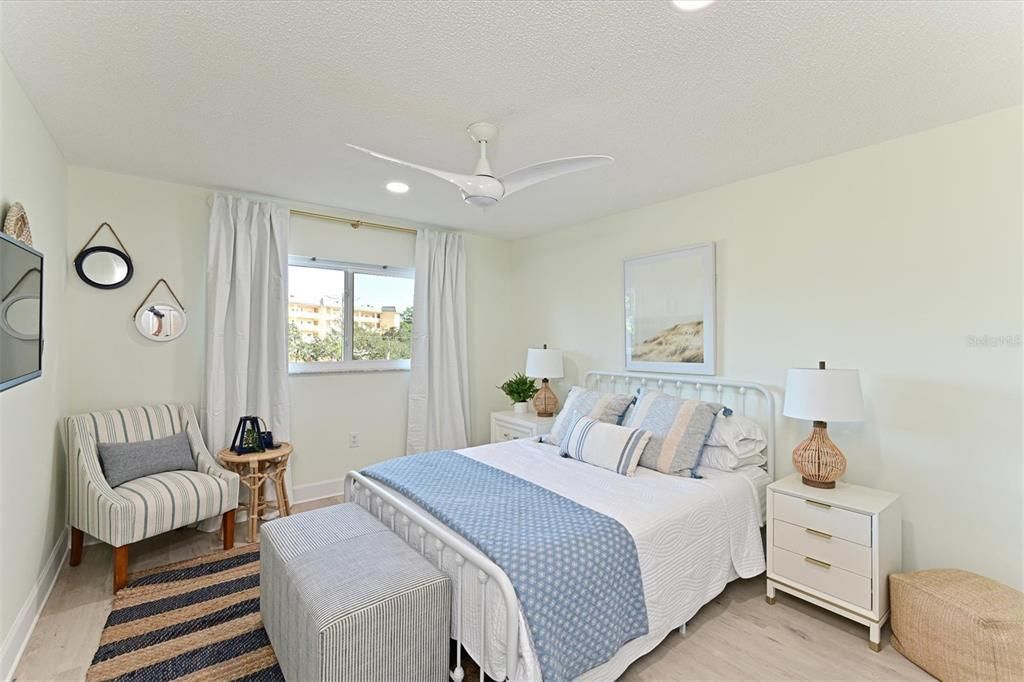 出租: $10,000 (2 贝兹, 2 浴室, 1115 平方英尺)